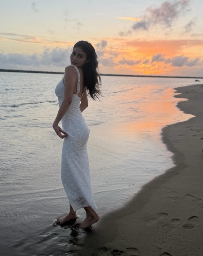 Mouni Roy-1-2