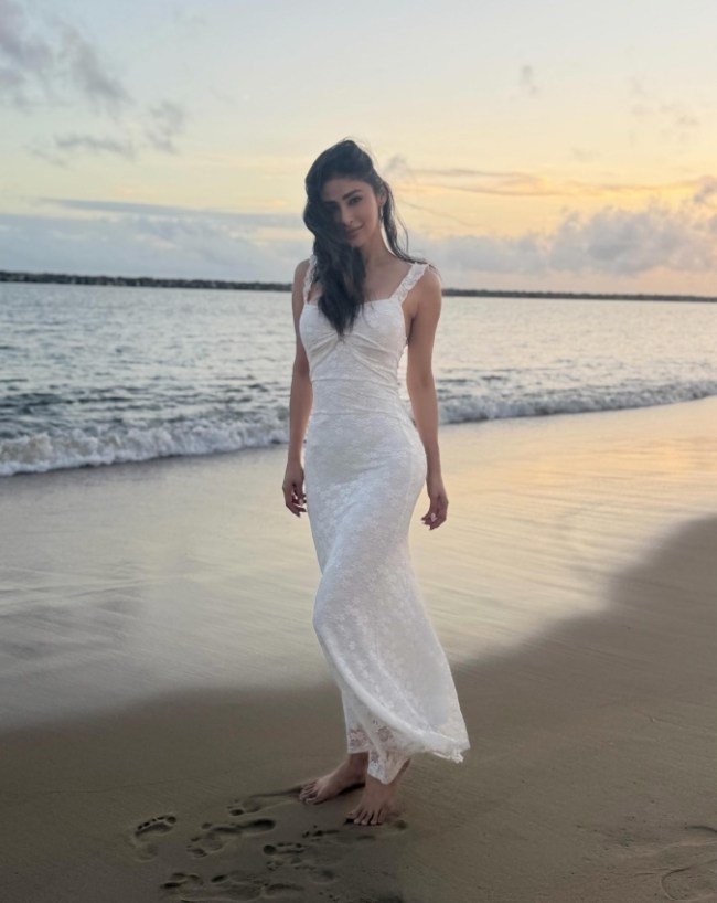 Mouni Roy-1-2-3-4