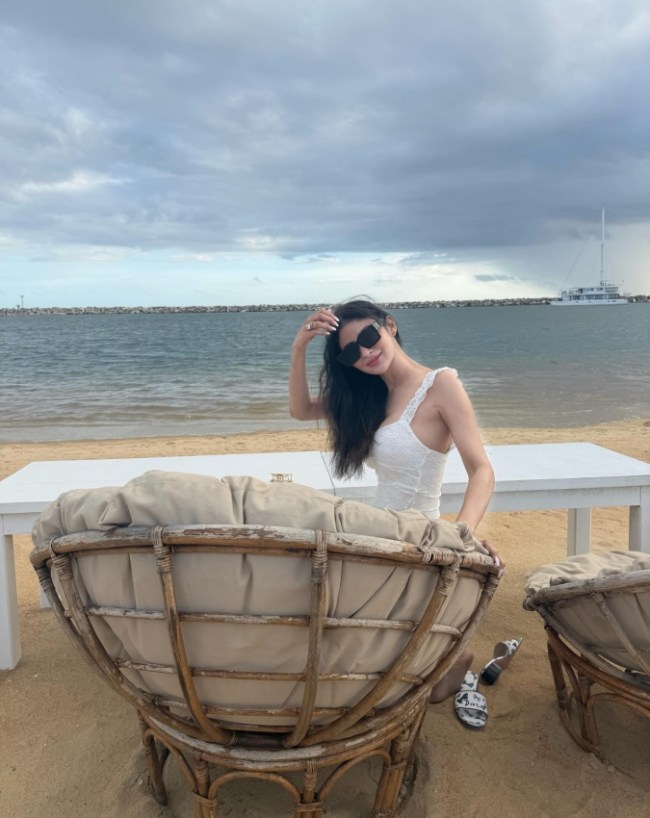 Mouni Roy-1-2-3-4-5