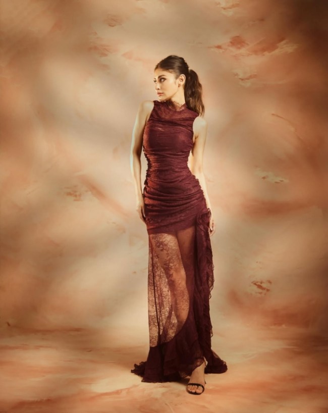 Mouni Roy-1-2-3-4-5-6