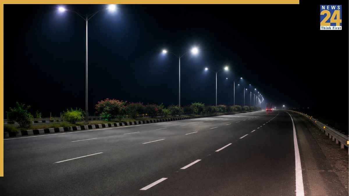 कभी सोचा है कि पूरे नेशनल हाईवे पर लाइट क्यों नहीं लगती? NHAI का जवाब सुन रह जाएंगे हैरान