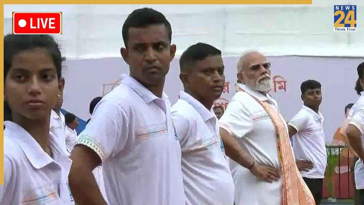 21 June International Yoga Day: कोलकाता में PM मोदी का योगाभ्यास, ITBP जवानों ने पैंगोग लेक के किनारे और नौसेना ने पानी के अंदर किए योगासन