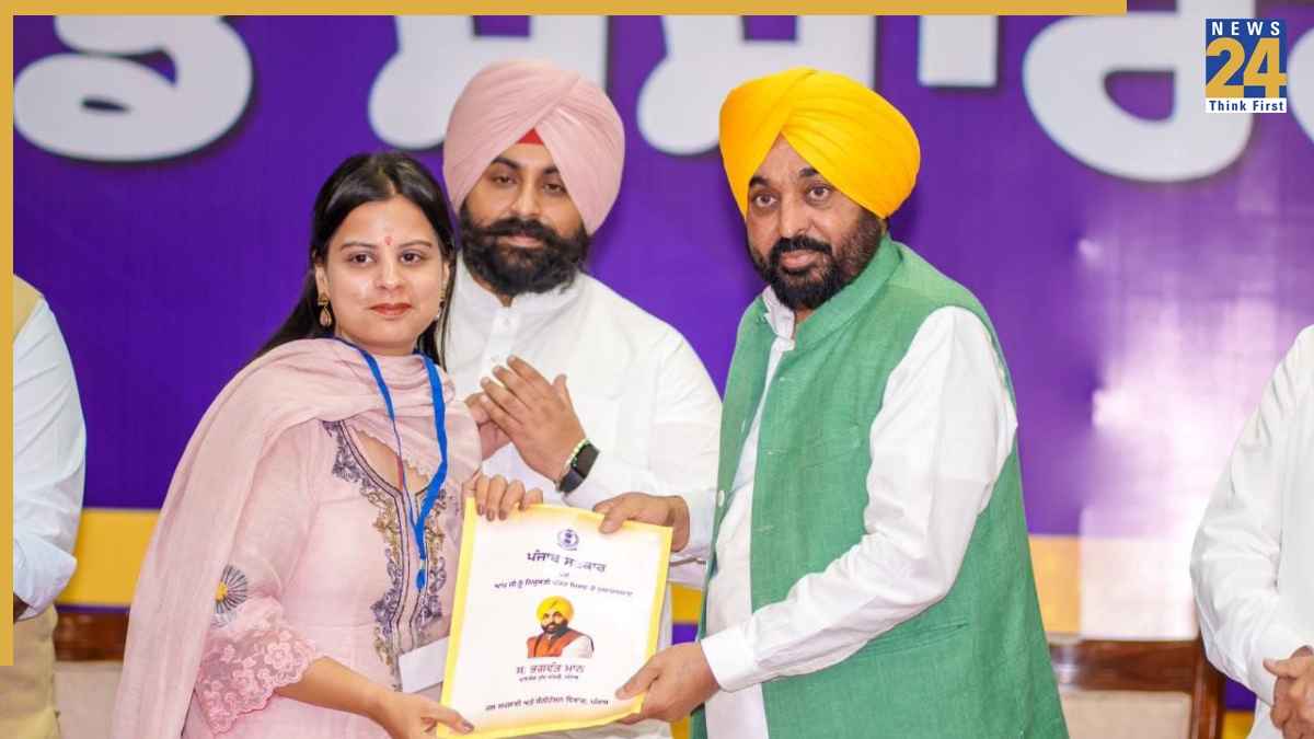 ‘मिशन रोजगार’ जारी रखते हुए मुख्यमंत्री भगवंत सिंह मान ने 355 और युवाओं को सौंपे नियुक्ति पत्र, कहा, पंजाब में सरकारी नौकरियों के लिए सिर्फ योग्यता ही एकमात्र मापदंड