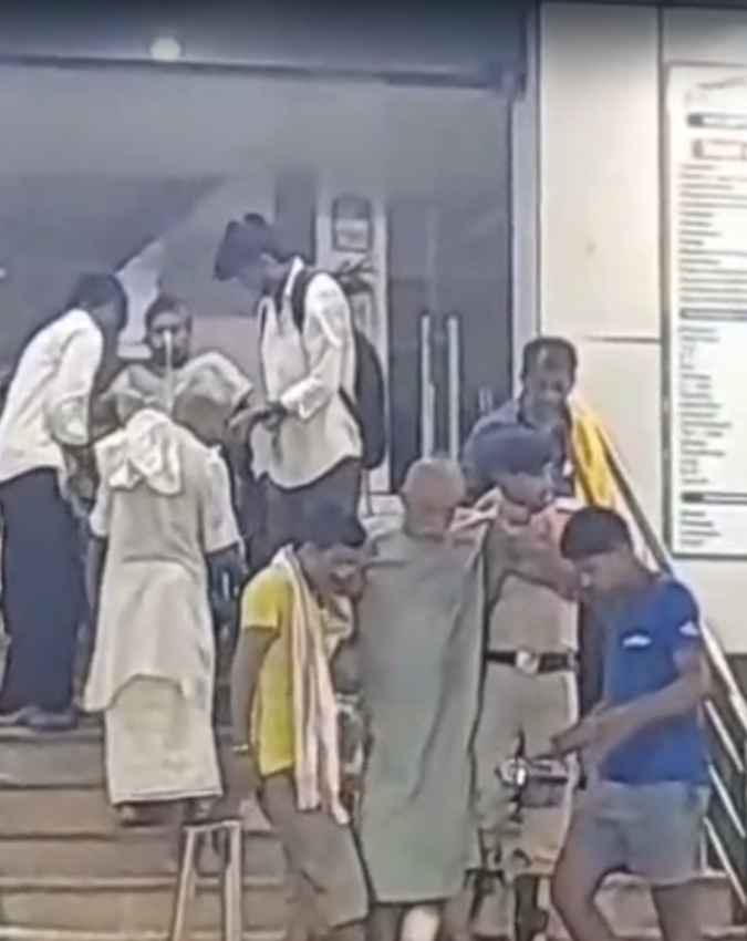 मरीजों के परिजनों में है आक्रोश
