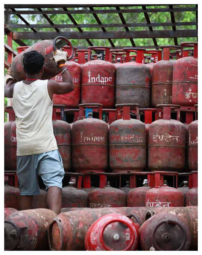 गैस सिलेंडर के दाम बढ़े