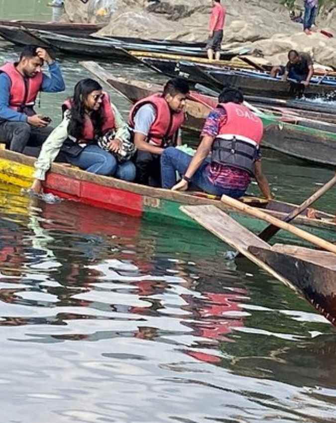ट्रेकिंग से मिलेगा एडवेंचर
