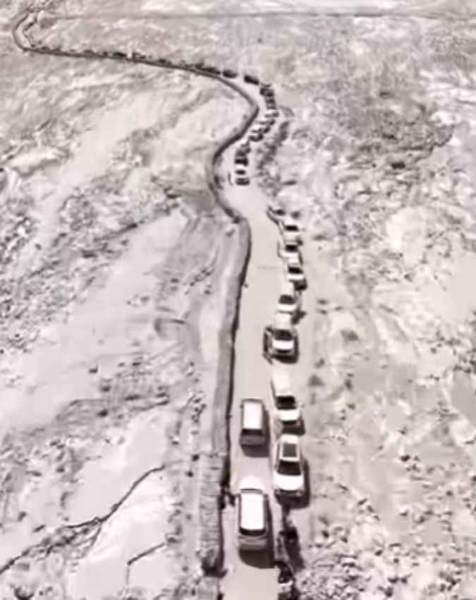 संकरे रास्तों पर बढ़ता ट्रैफिक