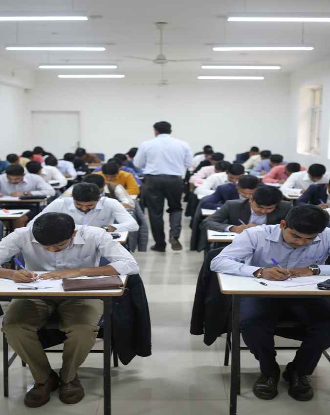 एडमिट कार्ड और आईडी कार्ड परीक्षा के लिए अनिवार्य