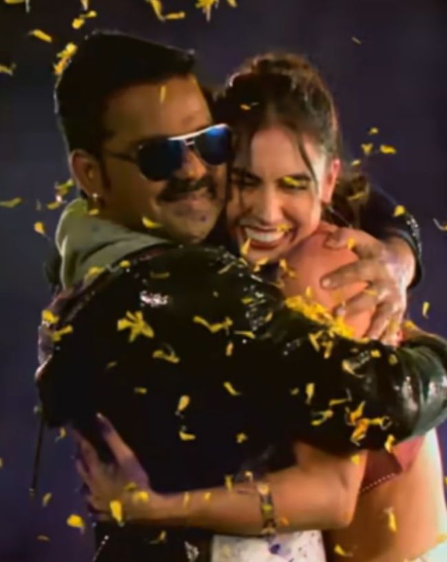 pawan singh lauren Gottlieb song-1-2-3-4-5