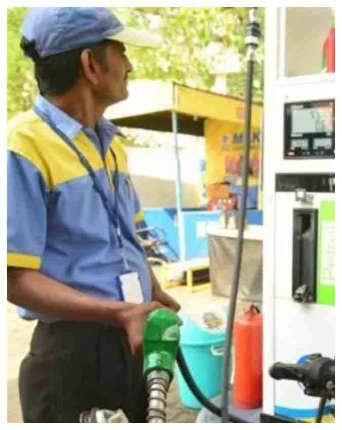 घाटे में डूबी हैं तेल कंपनियां, हर लीटर पर हो रहा है इतना नुकसान 