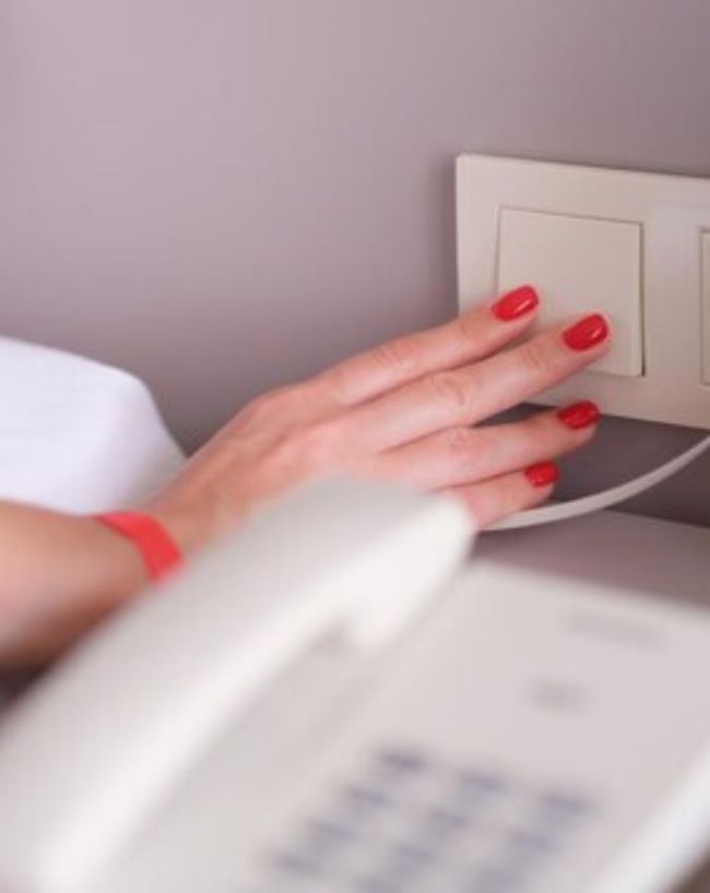 Light Off In Hotel Room-1-2-3-4-5-6