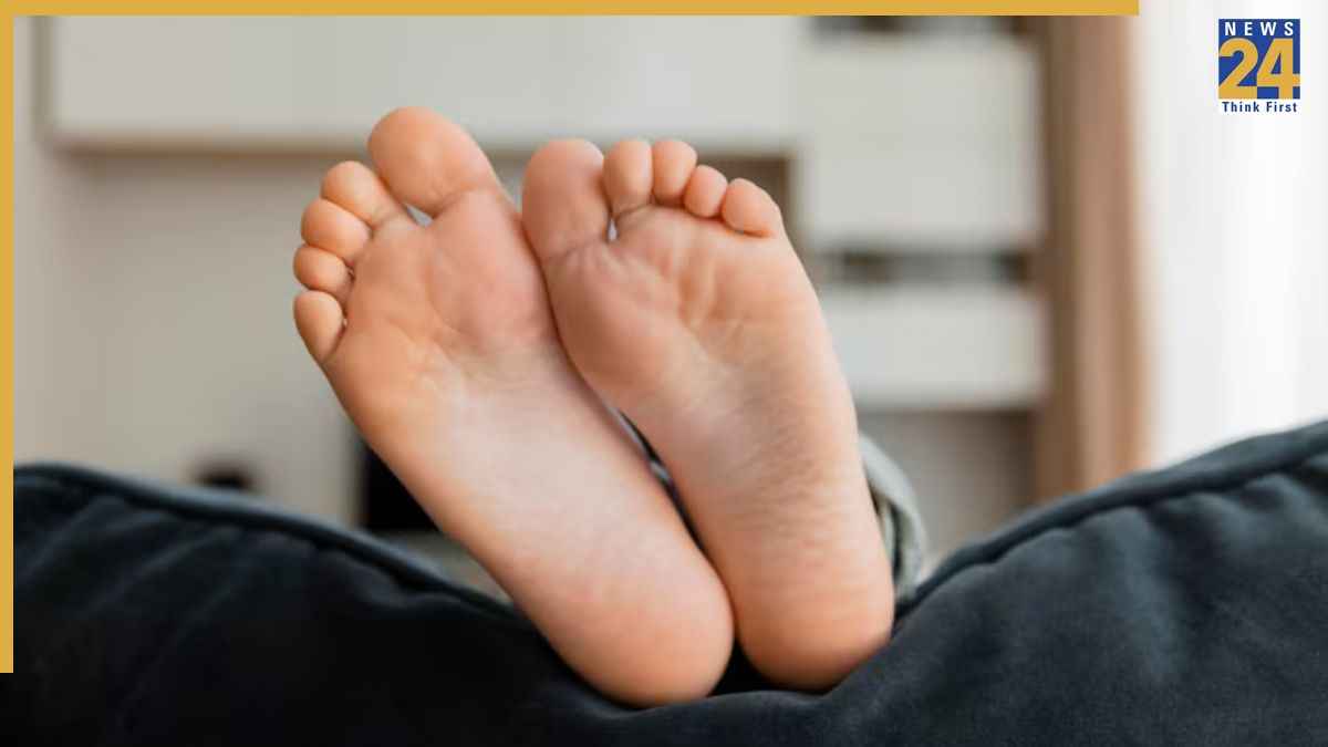 डायबिटीज में पैरों की समस्या क्या होती है? आपको नजर आएं ये संकेत तो न करें नजरअंदाज