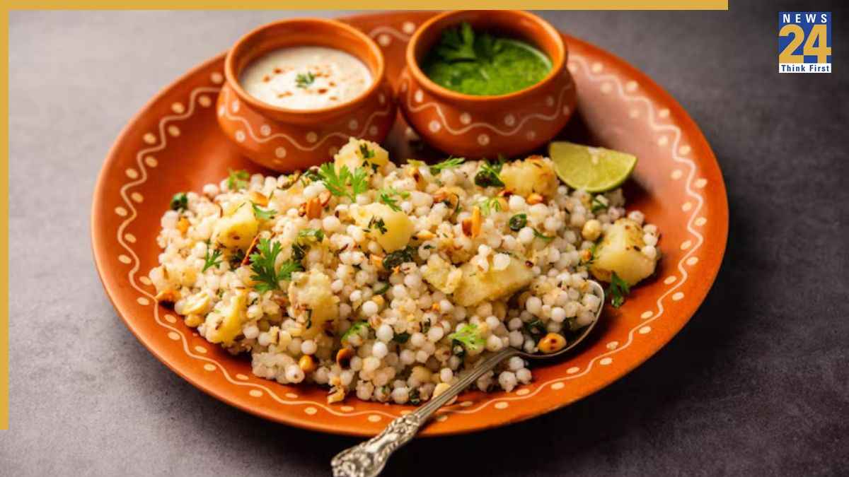 Sawan Special: सावन के व्रत में बनाएं स्वादिष्ट साबूदाना खिचड़ी, मिनटों में जानें आसान रेसिपी