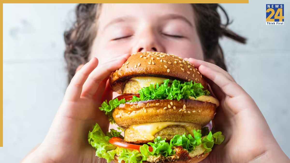 जल्दी जल्दी खाने से क्या होता है? डाइटिशियन ने कहा इन 5 बीमारियों का हो सकते हैं शिकार