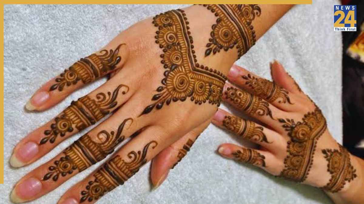 सावन और तीज पर हाथों की बढ़ानी है रौनक? ट्राई करें ये खूबसूरत मेहंदी डिजाइन