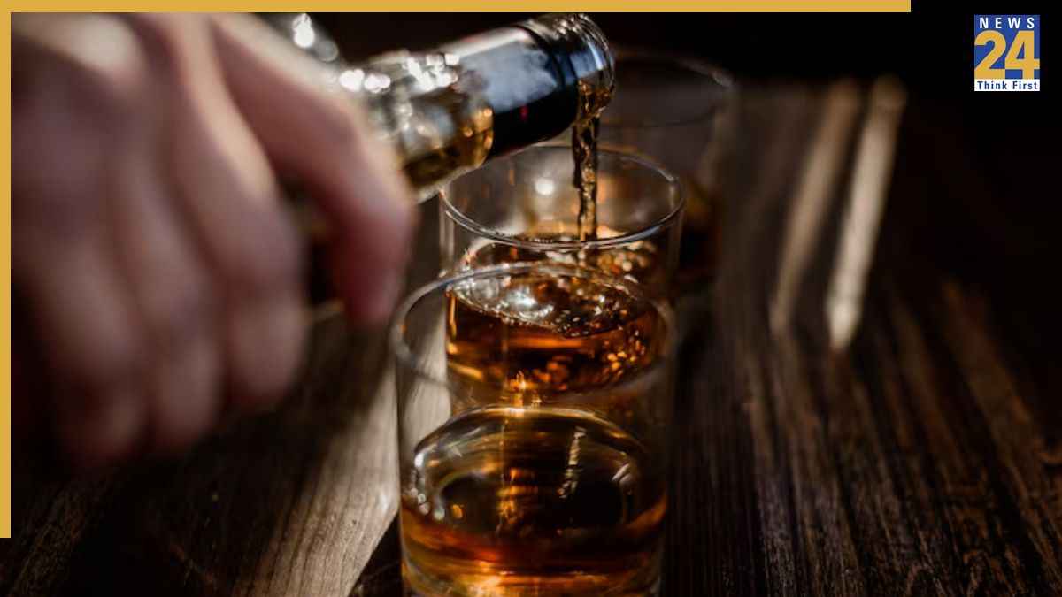 शराब कंपनियों को FSSAI का नोटिस, बीयर-रम और ब्रांडी को लेकर क्या बदलेगा?