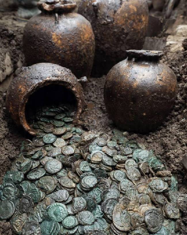 1700 Year Old Roman Treasure Unearthed in France-1-2-3-4