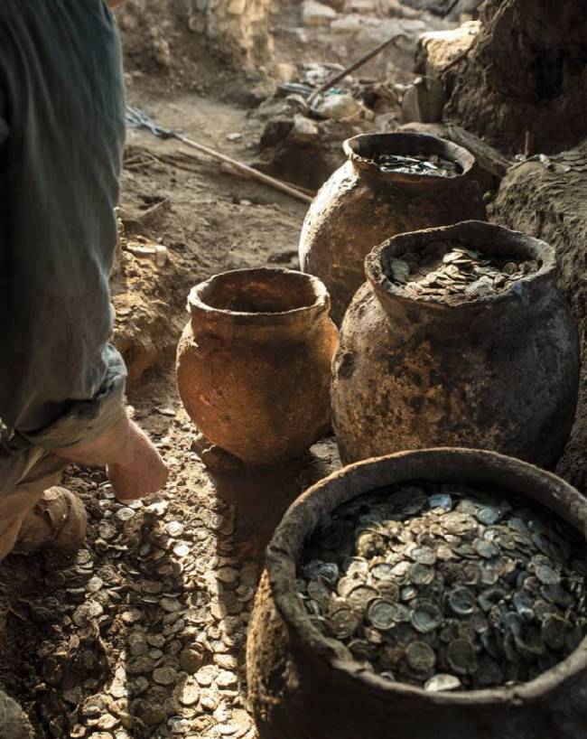 1700 Year Old Roman Treasure Unearthed in France-1-2-3-4-5-6