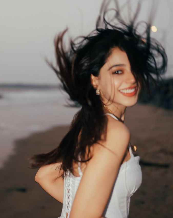 नीति टेलर ने किया रिवील