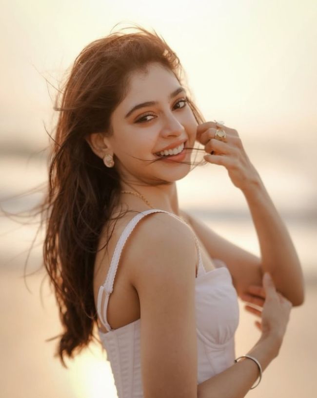 Niti Taylor Alliance reality show-1-2-3-4-5