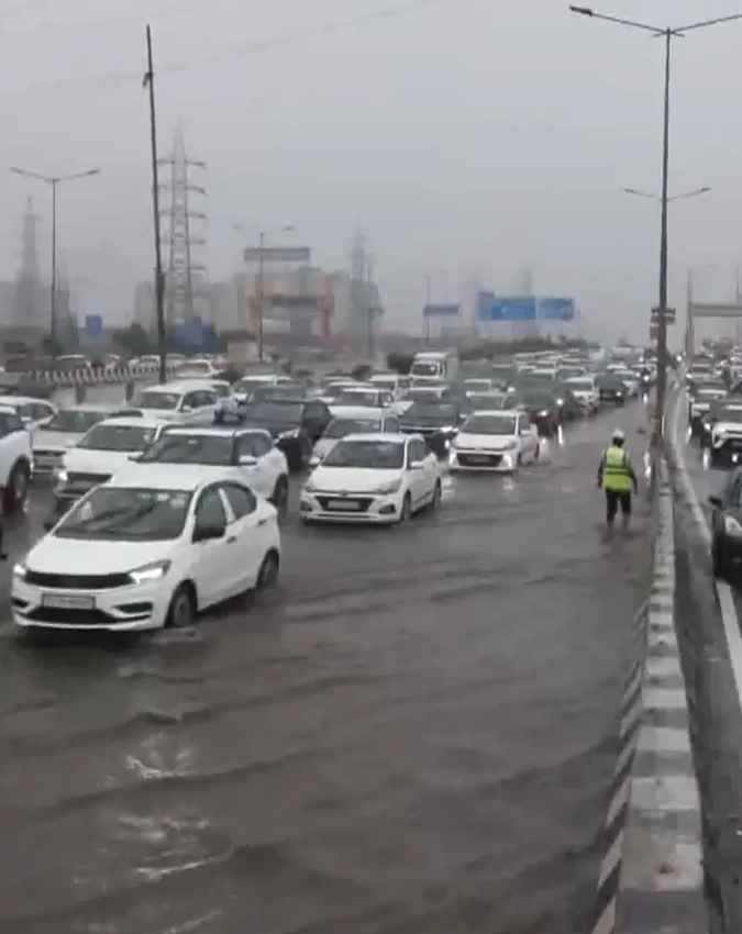 दिल्ली-NCR के कई हिस्सों में जलभराव