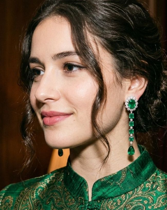 best jewellery for green outfits-1-2-3-4-5-6