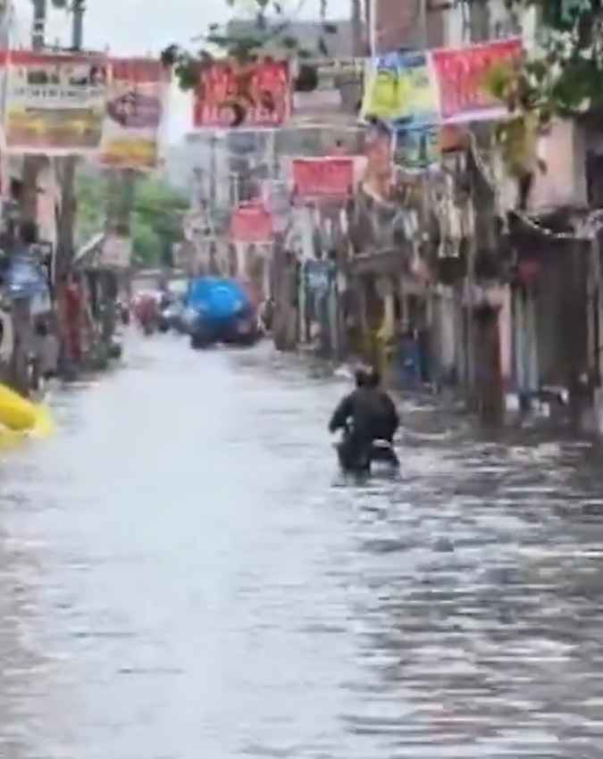 संगम विहार इलाके में भारी जलभराव