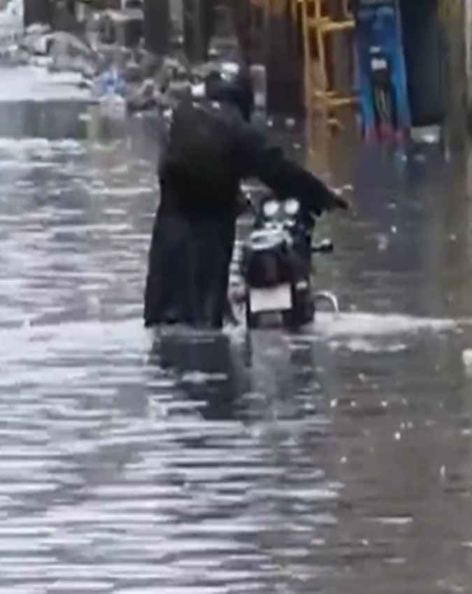 बुराड़ी बाईपास पर भारी जलभराव