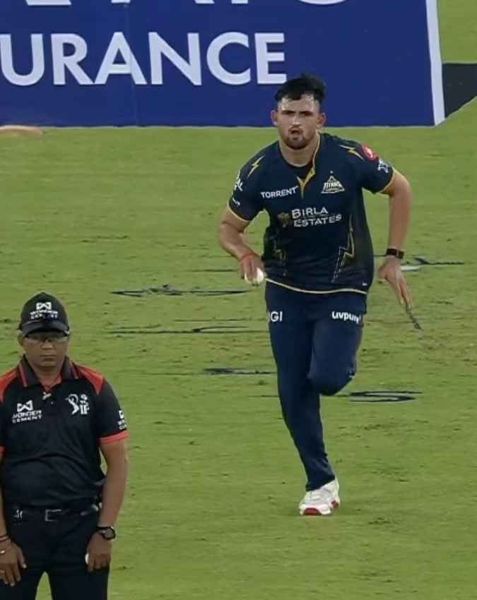 कौन हैं अशोक शर्मा?