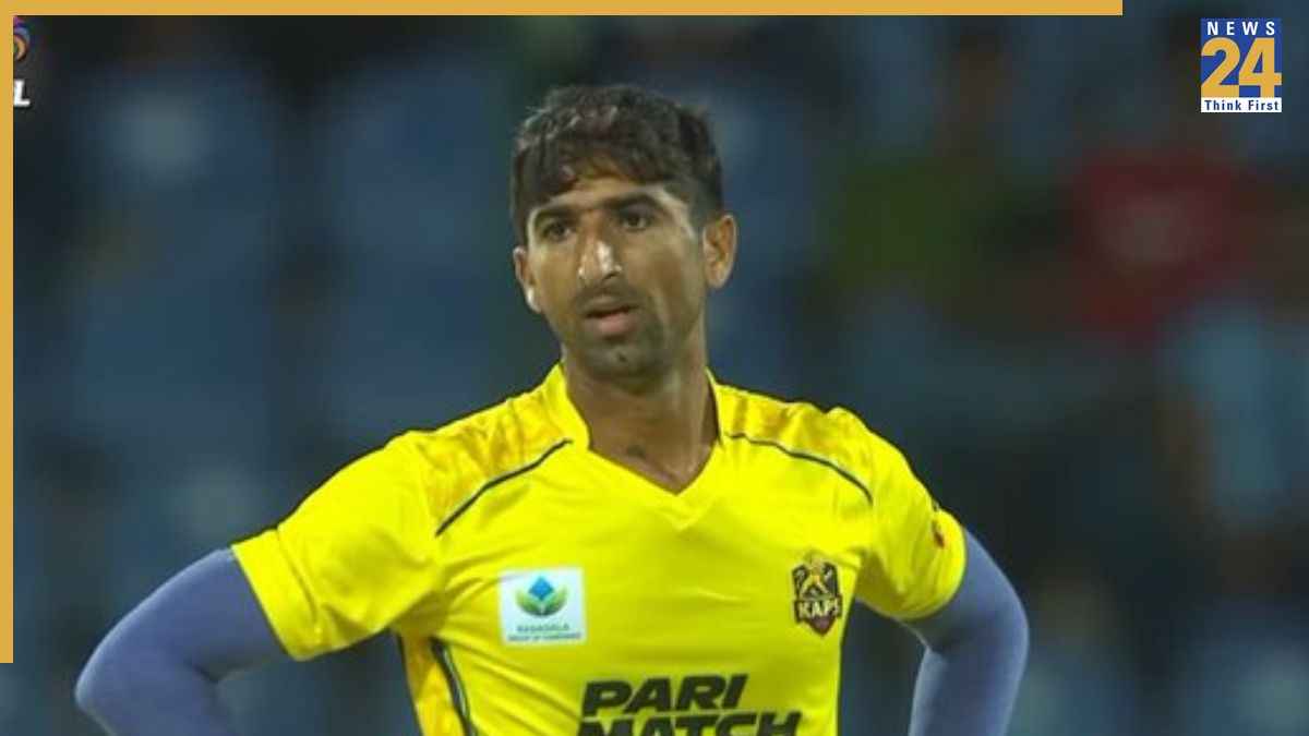 इतिहास का सबसे शर्मनाक रिकॉर्ड, पाकिस्तान के इस गेंदबाज ने विदेश में कटवाई नाक