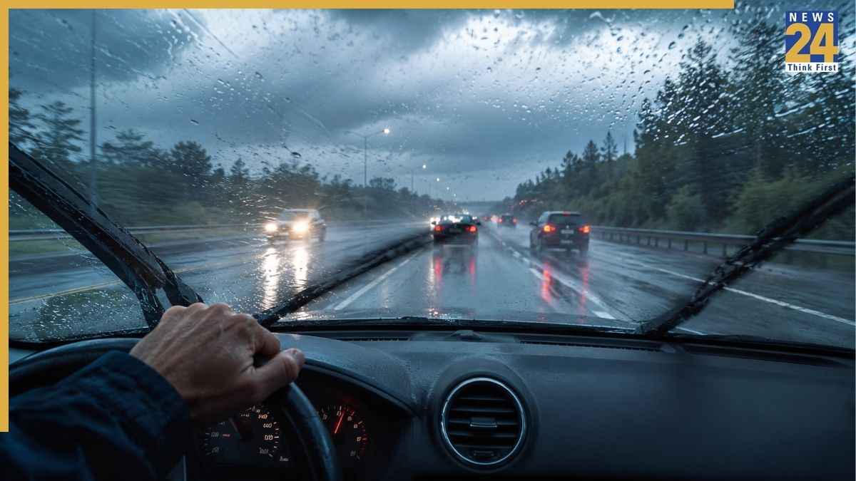 बारिश में कार चलाते समय भूलकर भी न करें ये 7 गलतियां, वरना पड़ सकता है भारी