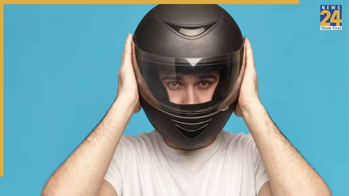 Helmet (1) Helmet (1)