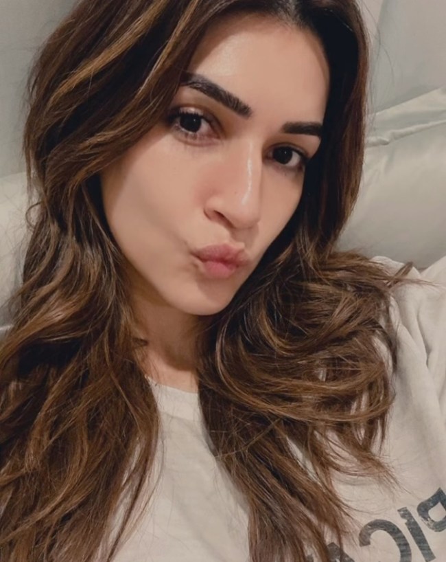Kriti Sanon, Kabir Bahia-1-2-3-4