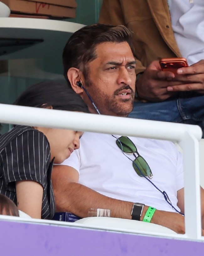 MS Dhoni and Akshay Kumar-1-2-3