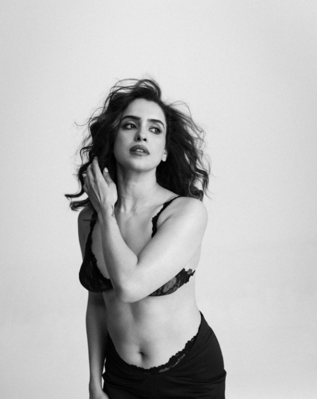 Sanya Malhotra-1-2-3-4-5-6-7