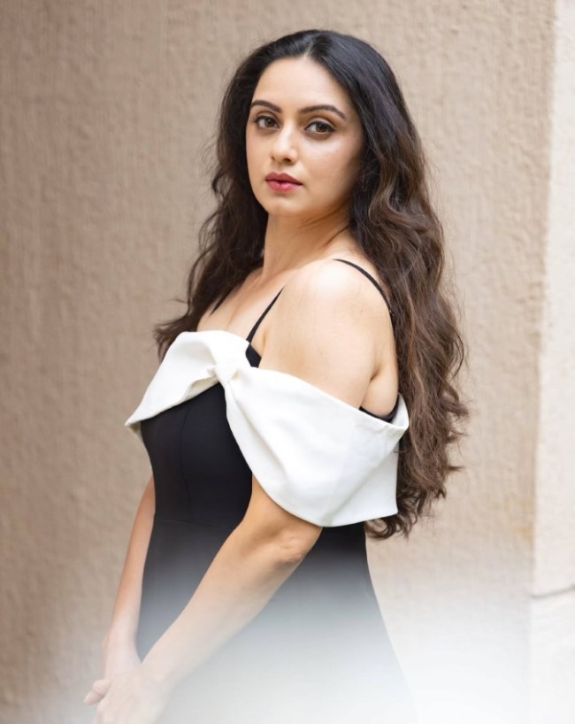 Shruti Marathe-1-2-3-4-5-6-7