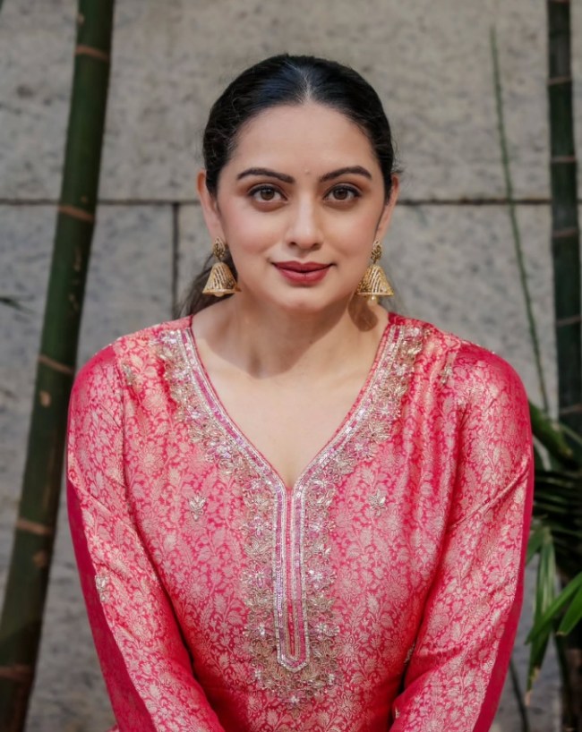Shruti Marathe-1-2-3-4-5