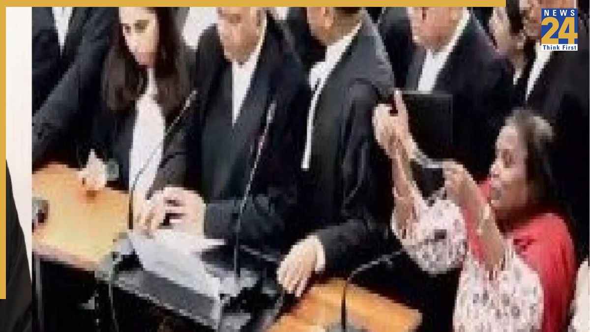 जब CJI के सामने महिला ने उतारा मंगलसूत्र, गिड़गिड़ाते हुए बोलीं- बच्चों के खाने के पैसे नहीं