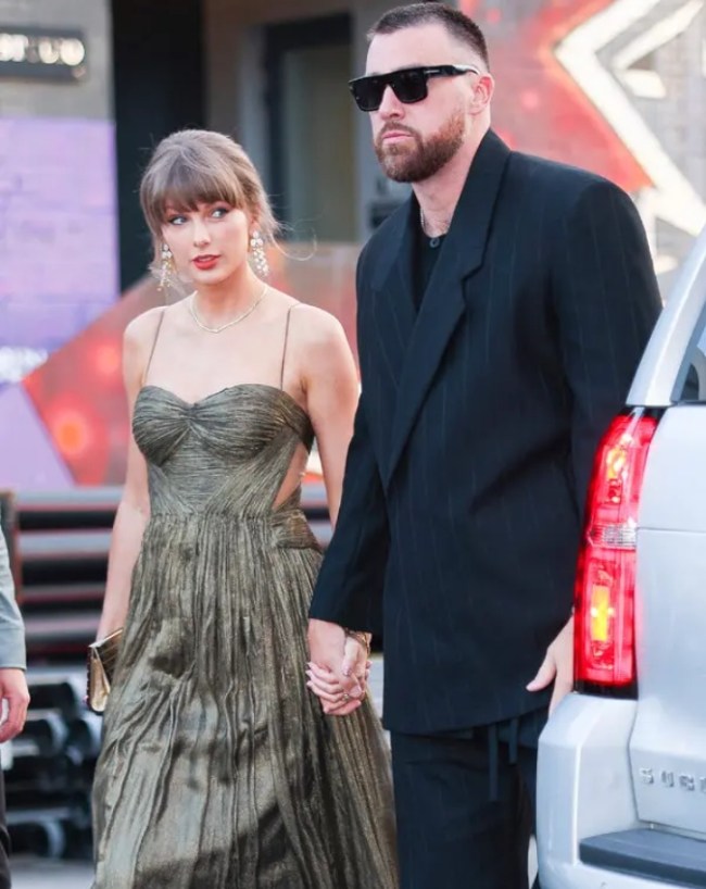 Taylor Swift, Travis Kelce-1-2-3-4-5