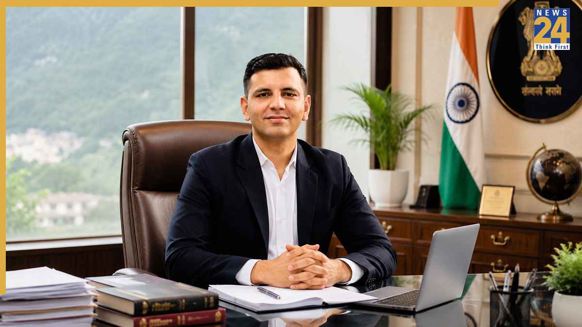 UPSC Success Story: 35 सरकारी परीक्षाओं में फेल होने के बाद भी नहीं मानी हार, ऐसे IPS और फिर IAS बने विजय वर्धन; पढ़ें इंस्पायरिंग कहानी