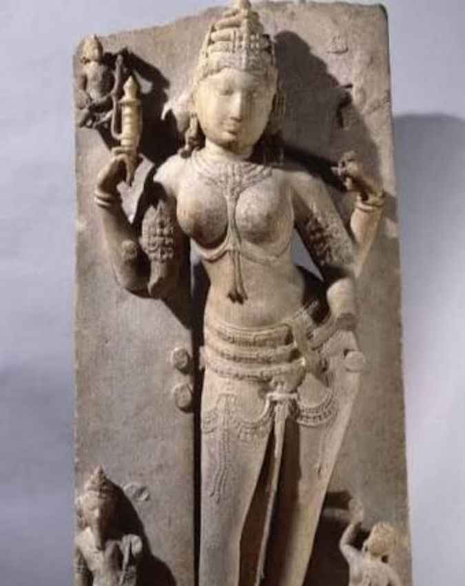 मां गायत्री के स्वरूप से मूर्ति का मेल