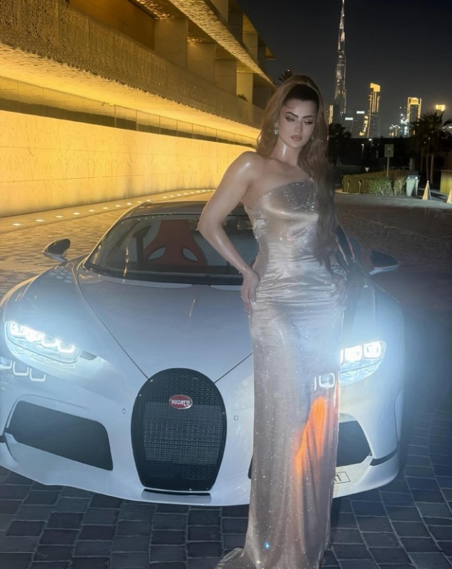 Urvashi Rautela-1-2-3-4-5