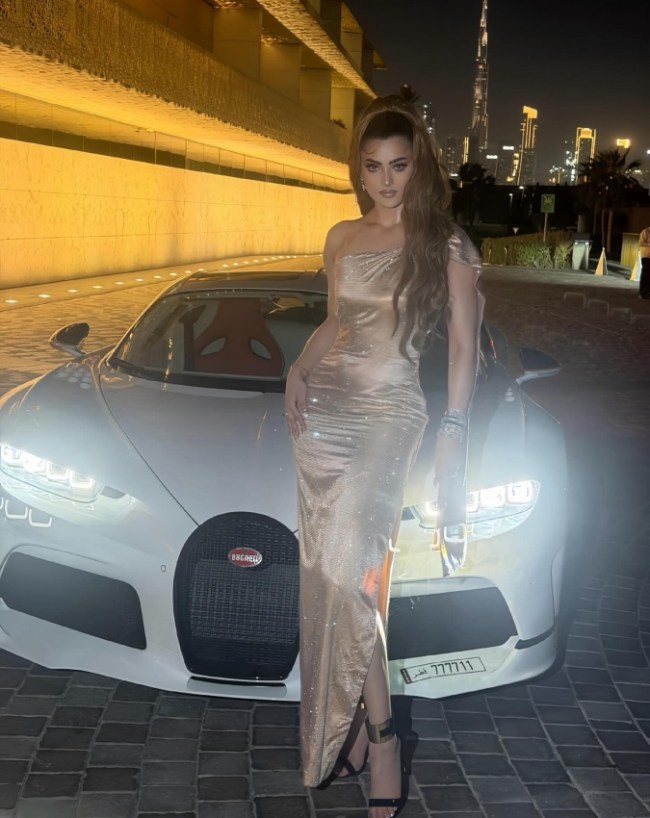 Urvashi Rautela-1-2-3-4