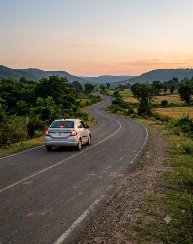 कम ट्रैफिक वाली जगह की ओर ले जाएं कार