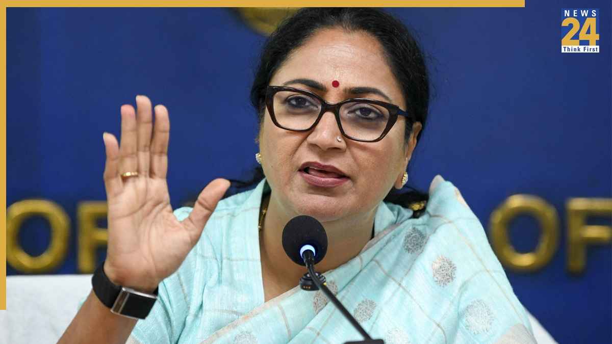 रेखा गुप्ता सरकार मानसून में स्वास्थ्य सेवाओं को लेकर अलर्ट, सरकारी अस्पतालों में दवाओं का 90% से अधिक स्टॉक उपलब्ध