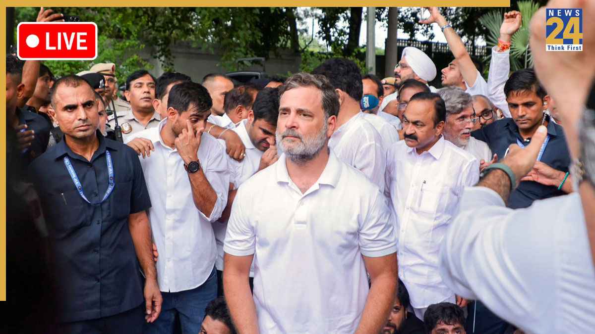 Aaj Ki Taaza Khabar: देहरादून में विरोध कर रहे कांग्रेस कार्यकर्ताओं को पुलिस ने हिरासत में लिया