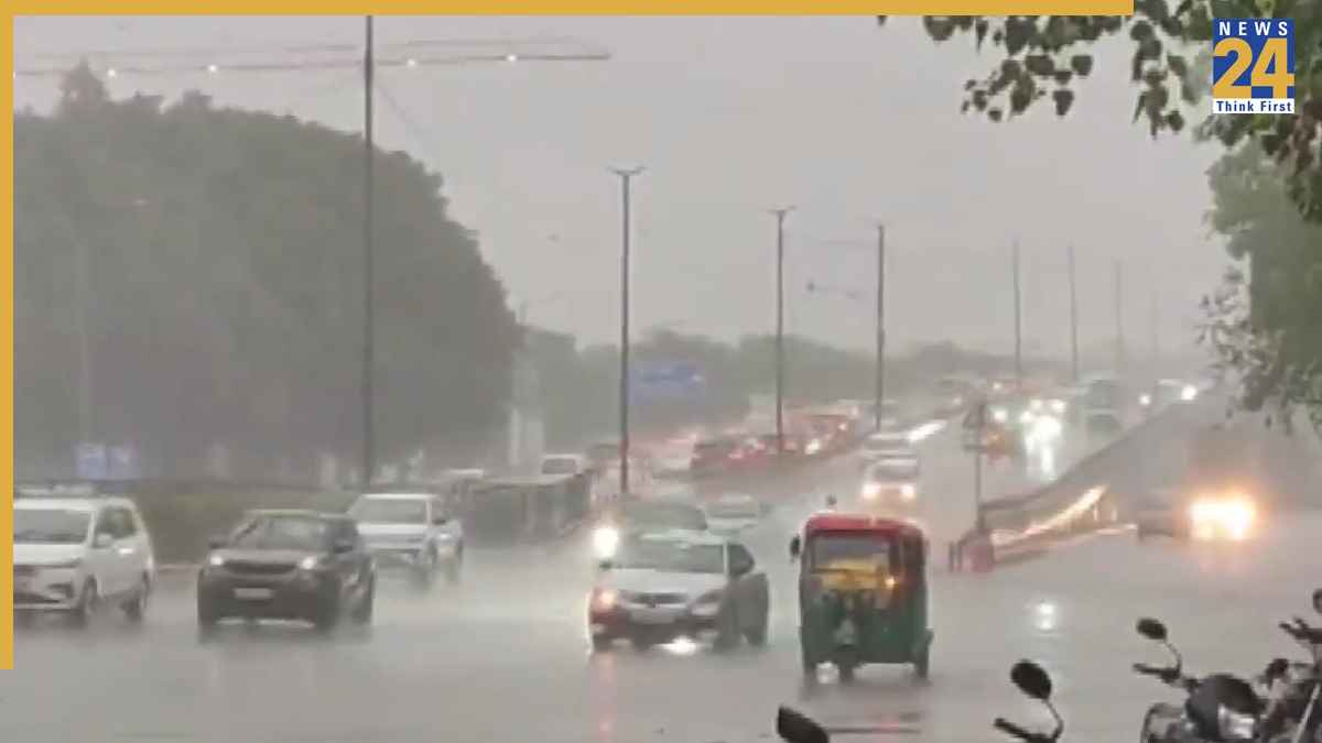 Delhi Rain Red Alert: दिल्ली-एनसीआर में मूसलाधार बारिश, IMD ने जारी किया रेड अलर्ट