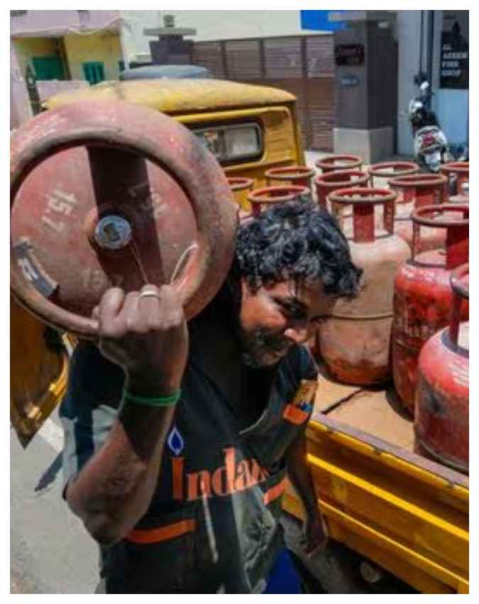 क‍ितने में हो रही है गैस स‍िलेंडर की बुक‍िंग 