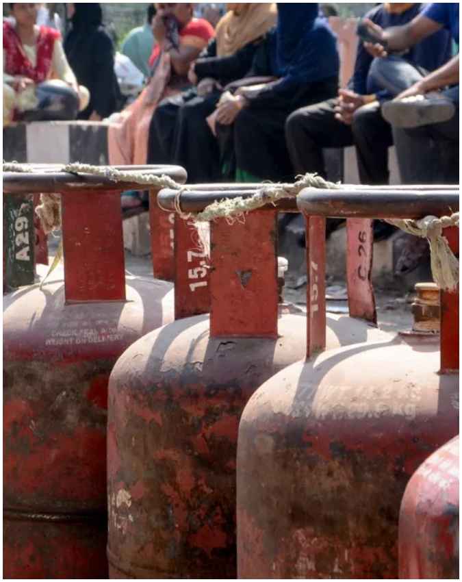 देश के अन्य प्रमुख शहरों और राज्यों की राजधानियों में आज गैस सिलेंडर की बुकिंग इन रेट्स पर की जा रही है.