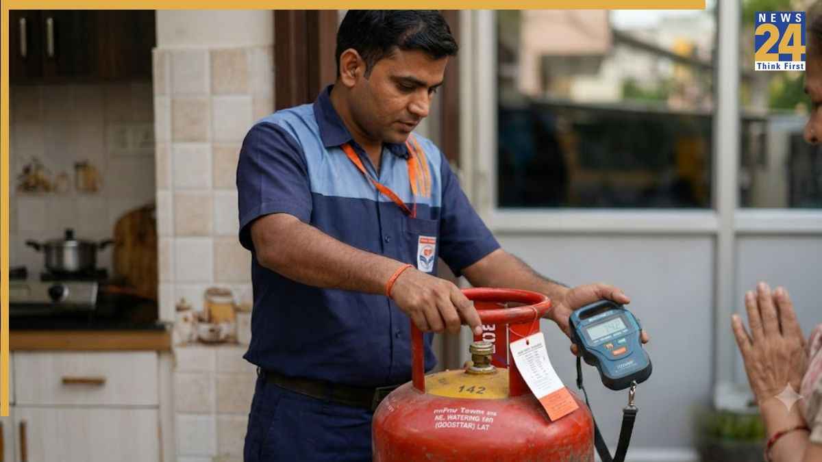 LPG Gas Cylinder Booking New Price: आ गईं गैस सिलेंडर बुकिंग की रेट लिस्ट; बुक करने से पहले चेक कर लें